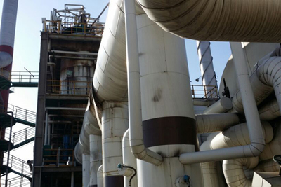 在河北黃驊信諾立興淄博偉恒技術(shù)人員現(xiàn)場(chǎng)檢查維護(hù)中國(guó)苯酐行業(yè)最大四連桿蝶閥DN1400